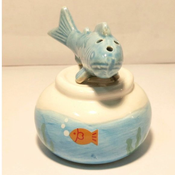 Vintage Ceramic Fish & Bowl Salt and Pepper Shaker - Condiment Set - Picture 5 of 8